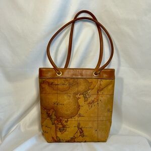 Alviero Martini 1A Classe Vintage Geo Classic Small Shoppingw/ Magnetic Closure